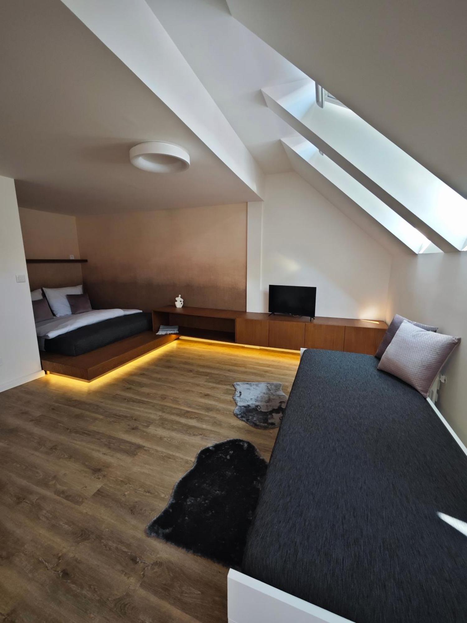David's Town Center Apartment *